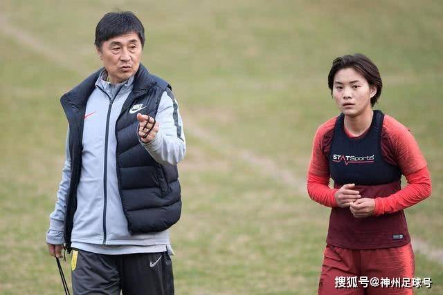 媒体人批评裁判机构：现状若不改变，将有一半人辞职